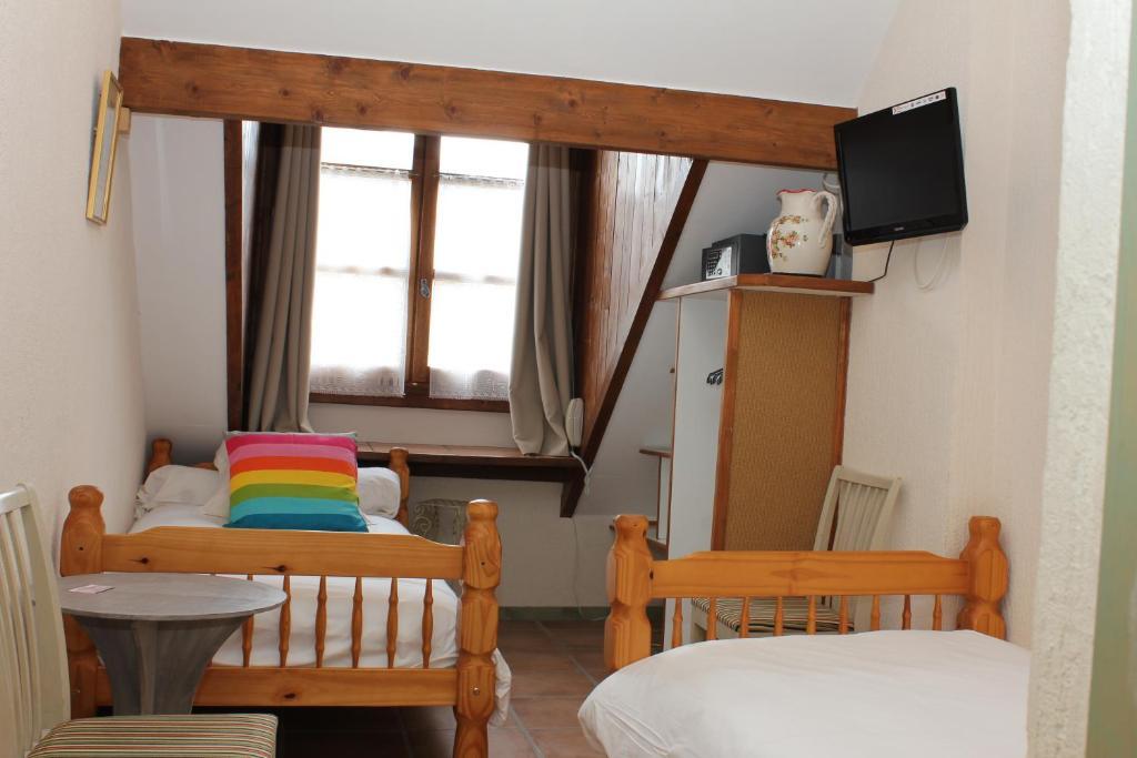 Auberge De L'Echauguette Мон-Дофен Номер фото